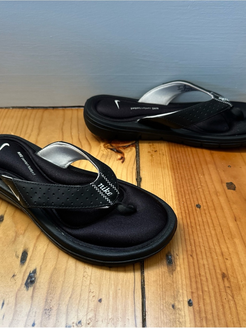 Nike Womens Comfort Footbed Sandals Size 7 Black Thong Foam Slide Flip Flop Shoe